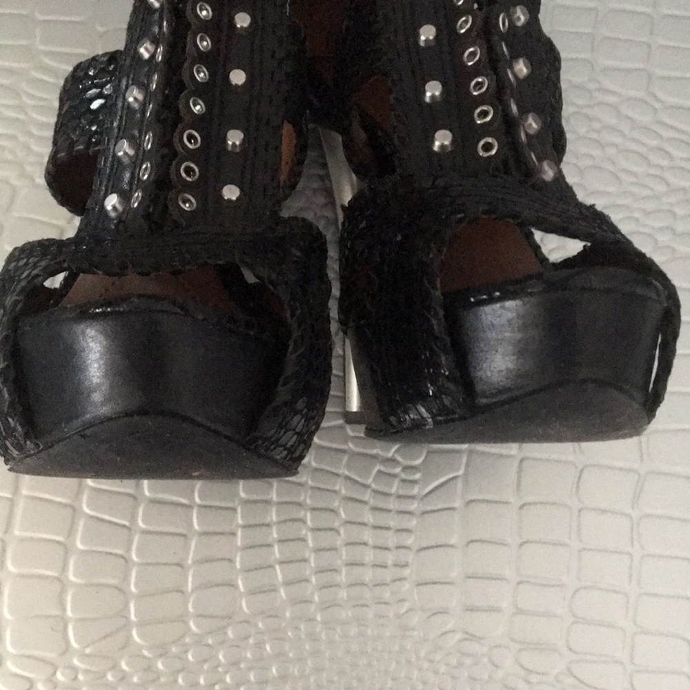 Heels - Picture 10 of 10